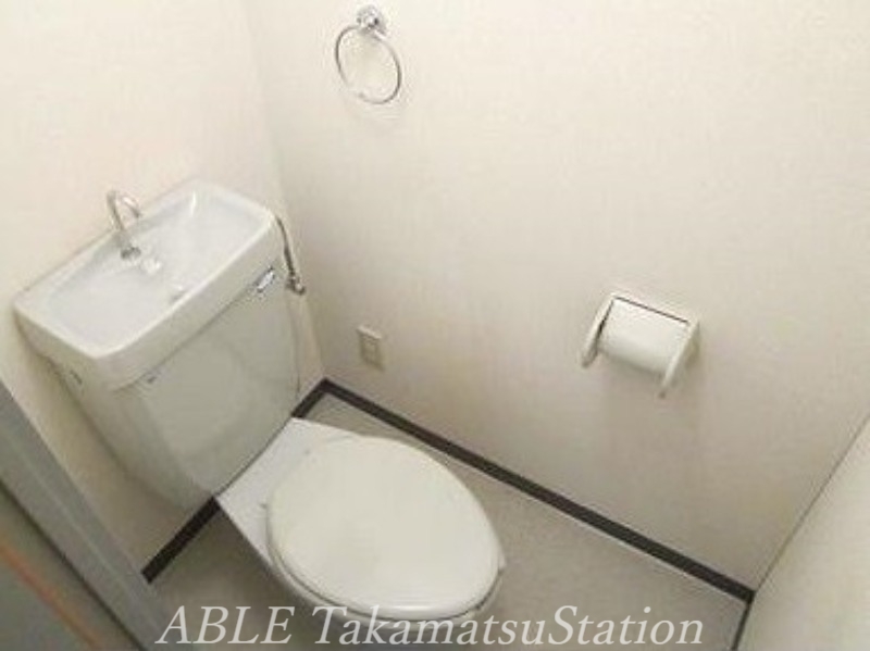 【高松市牟礼町牟礼のマンションのトイレ】