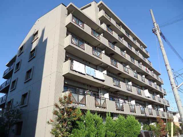 建物外観　しっかりした鉄筋コンクリート造です☆