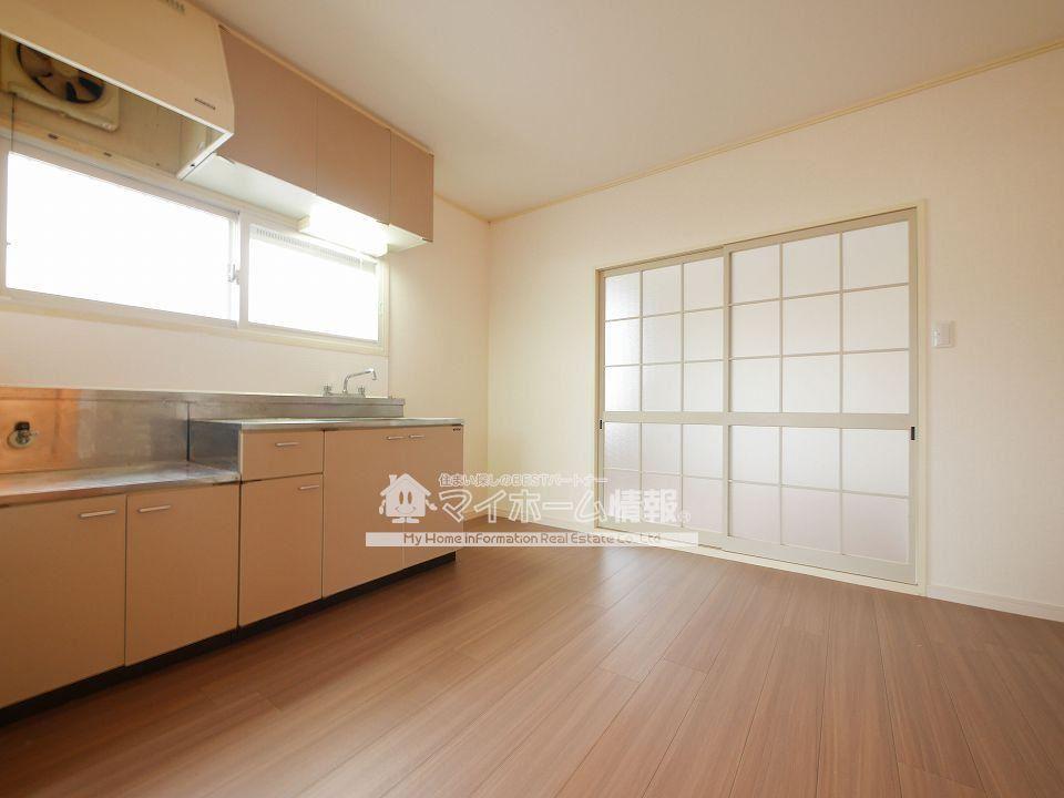 キッチン　DK6帖！！窓付きで明るくお料理ができます！！