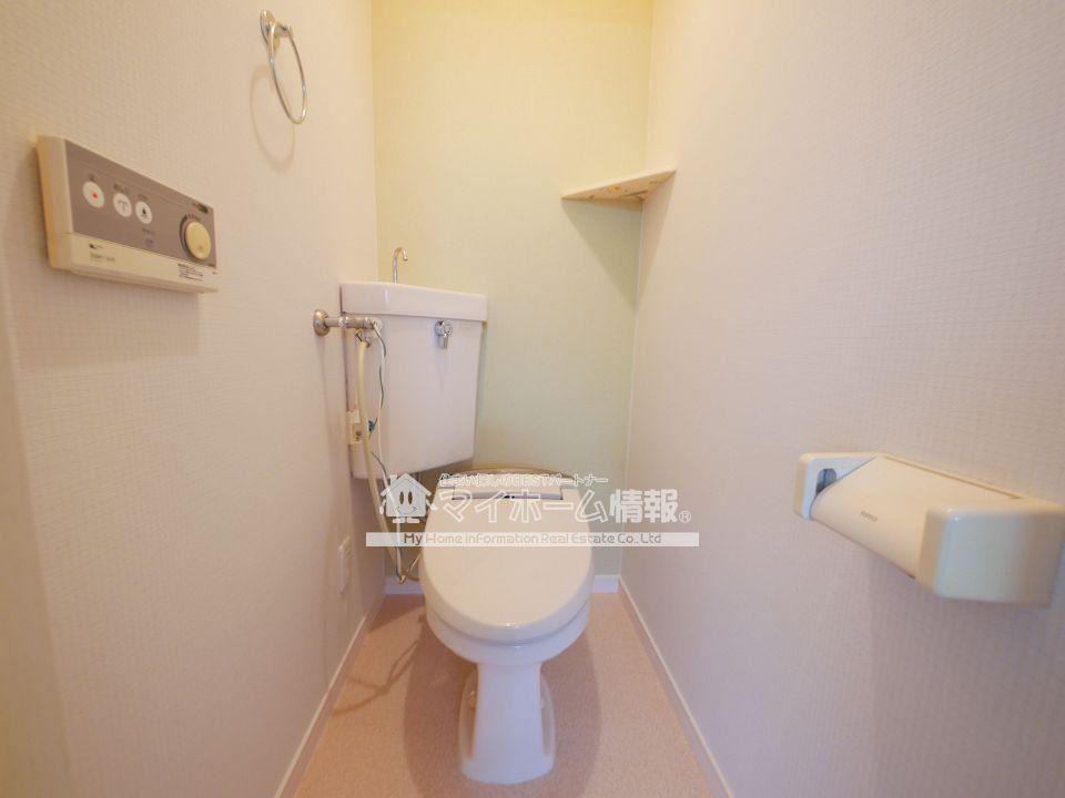 トイレ　トイレは快適な温水洗浄暖房便座付き