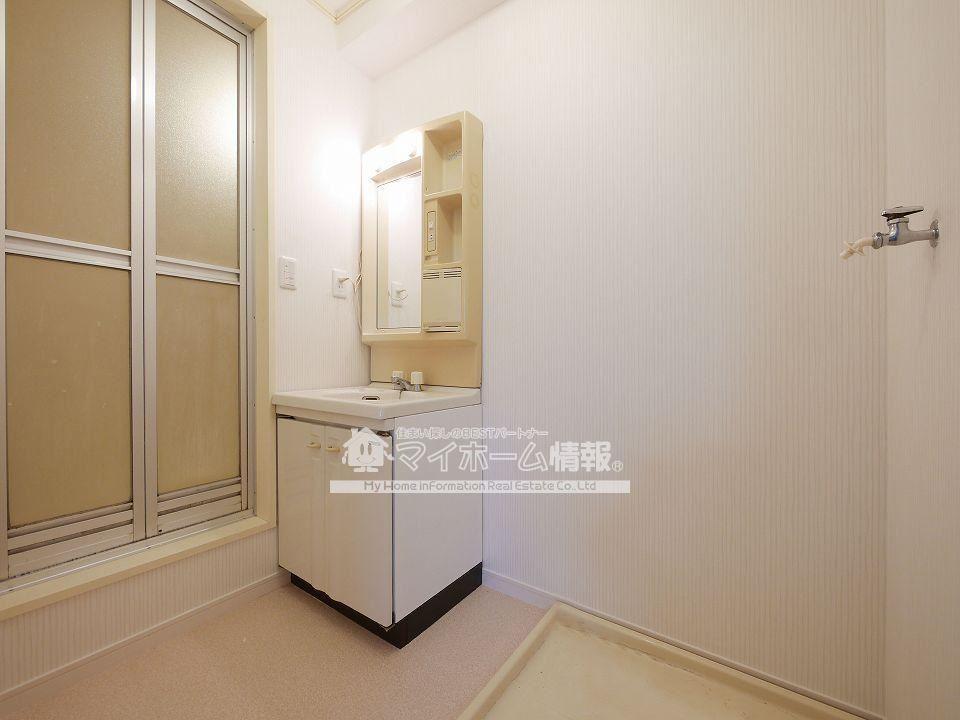 洗面設備　清潔感あふれる洗面脱衣室！！