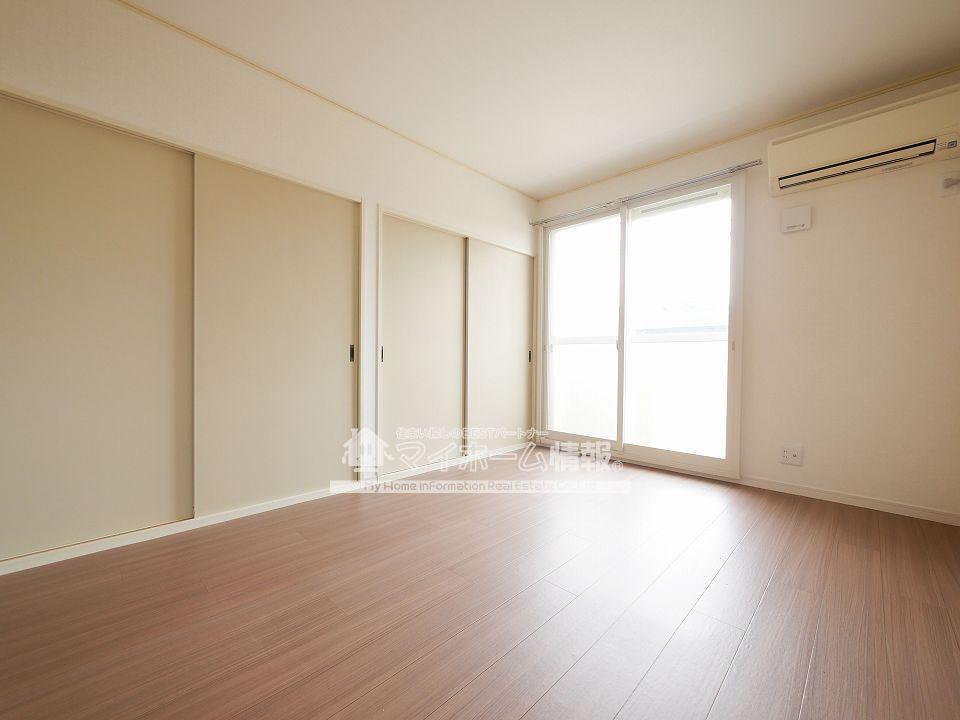 居室・リビング　南向きの明るい洋室！！