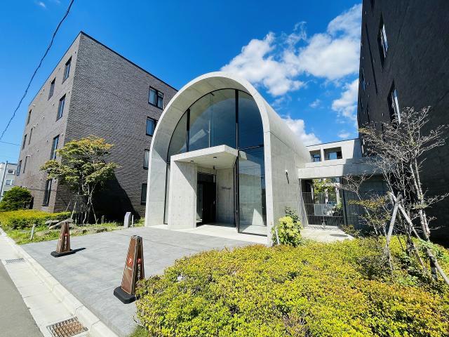 【函館市松陰町のマンションの建物外観】