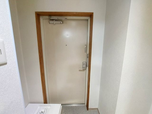 【名古屋市熱田区伝馬のマンションの玄関】