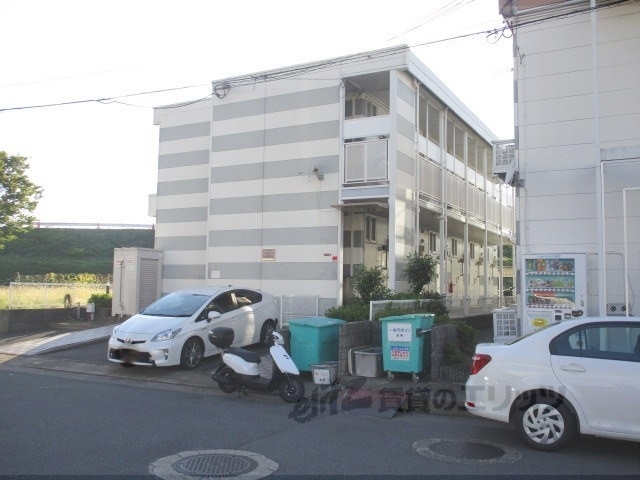 枚方市牧野北町のアパートの建物外観