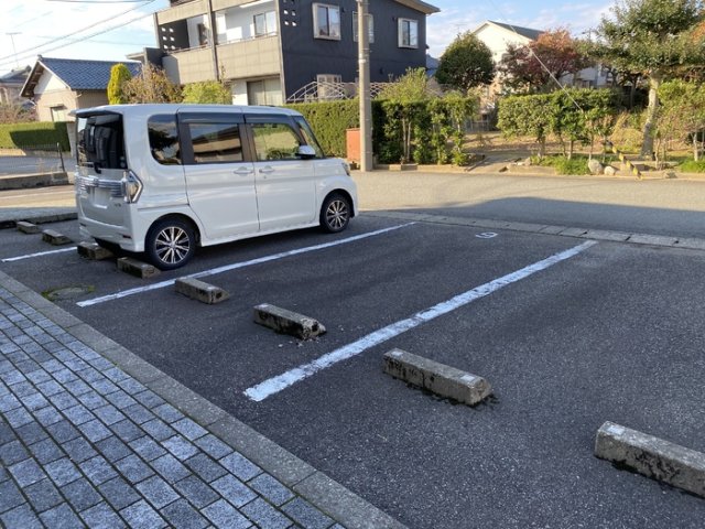 【コーポラスITOII　Aの駐車場】