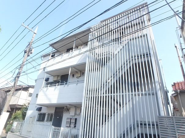 調布市東つつじケ丘のアパートの建物外観