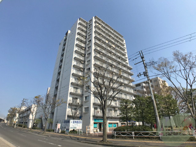 【多賀城市東田中のマンションの建物外観】