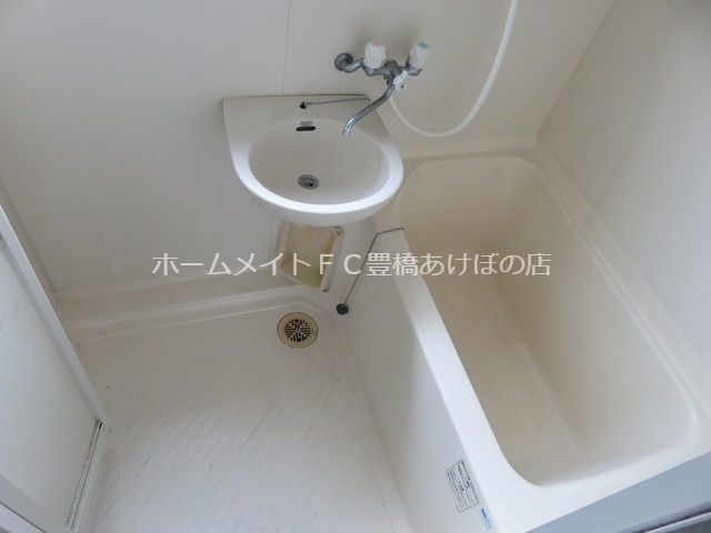 バス・シャワールーム　同型別部屋写真（反転）