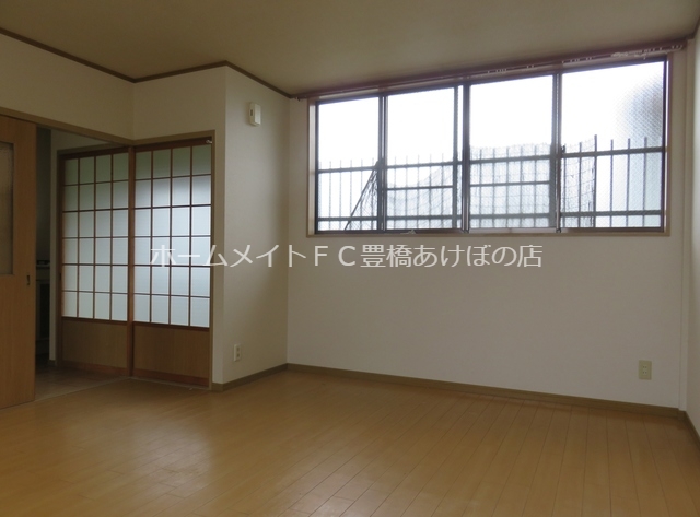 居室・リビング　同型別部屋写真（反転）