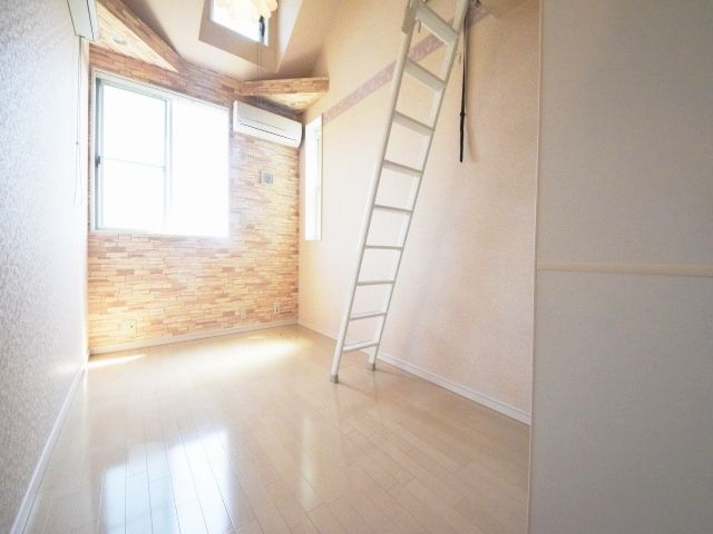 居室・リビング　※同物件別部屋※