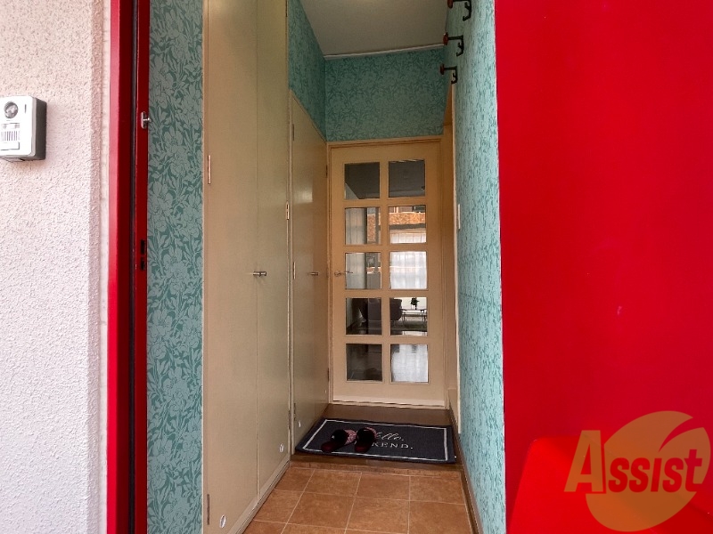 玄関　外から玄関を撮影してみました。広いリビングに繋がっています。