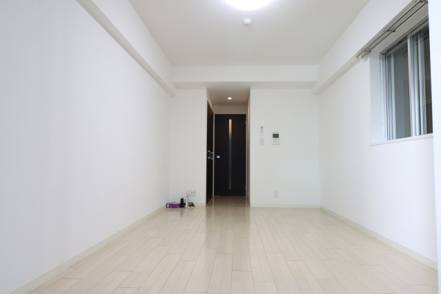 居室・リビング　同物件別室です。