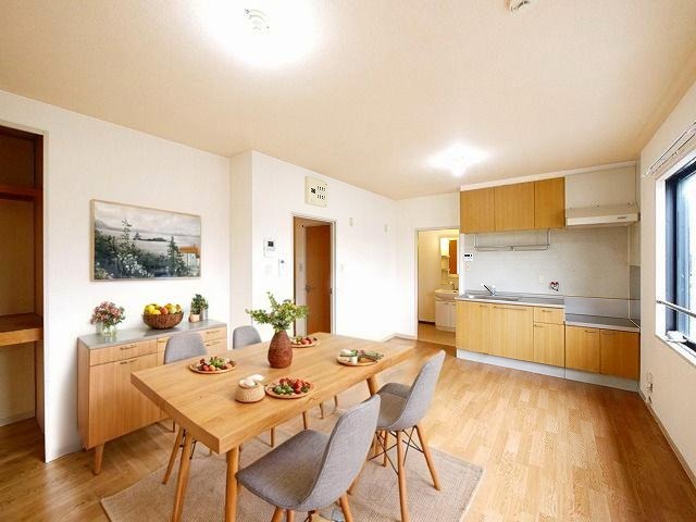 居室・リビング　CGで家具等を配置したもので家具等は含まれません