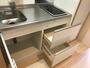 キッチン　キッチンは収納も多く、料理道具の渋滞解消です。