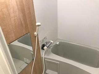 バス・シャワールーム　サーモスタット混合栓で温度調節も簡単です。