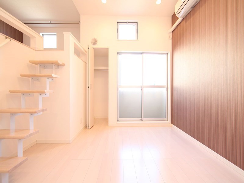 バルコニー　洋室6.3帖　ロフト5.7帖（収納にも寝室にも使えます）