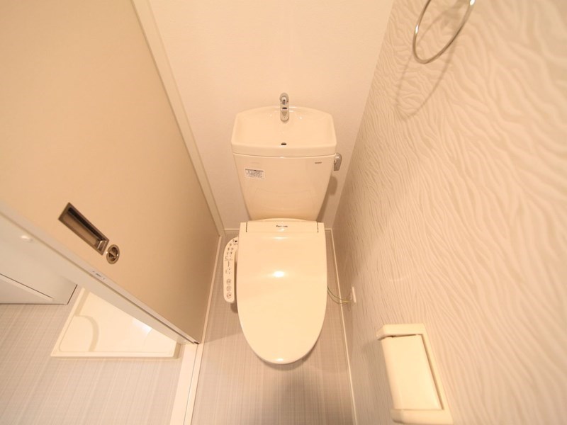 トイレ　温水洗浄暖房便座付トイレ