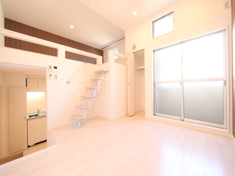 居室・リビング　洋室6.3帖　ロフト5.7帖（収納にも寝室にも使えます）