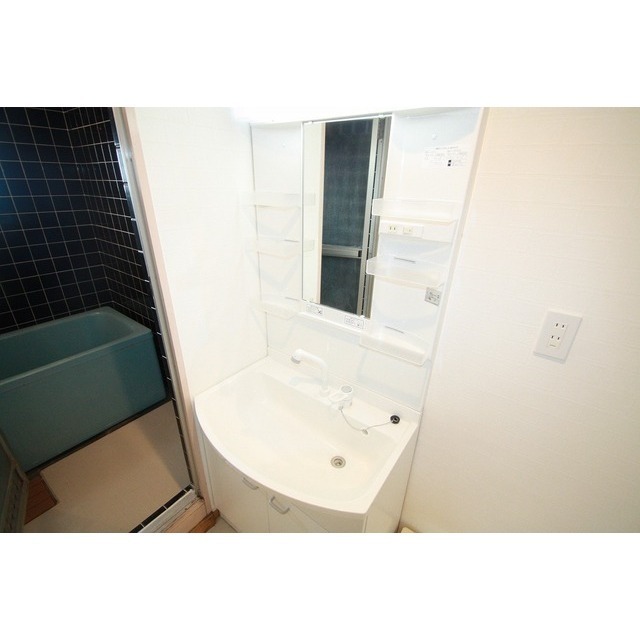 洗面設備　シャワードレッサー