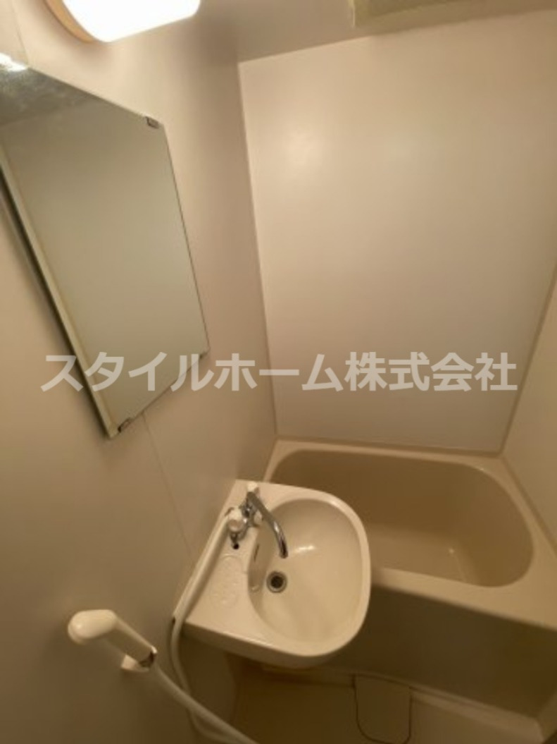 バス・シャワールーム　別部屋写真です。