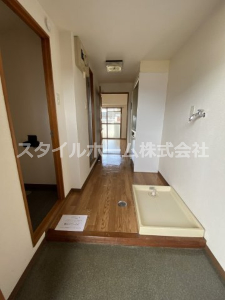 玄関　別部屋写真です。