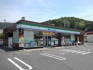 コンビニ　ファミリーマート（コンビニ）まで400m