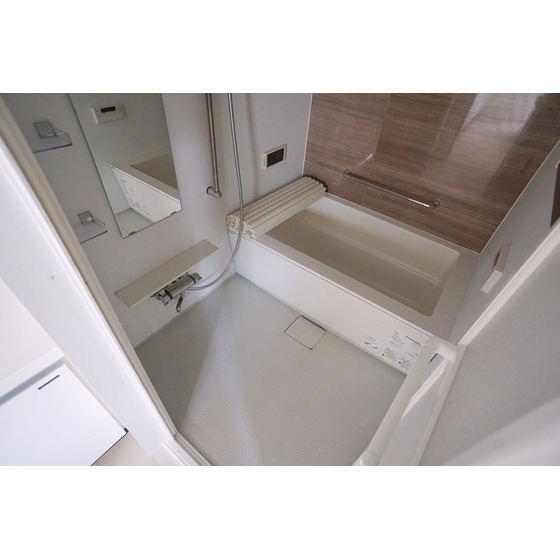 バス・シャワールーム　浴室乾燥機能・追い焚き機能完備