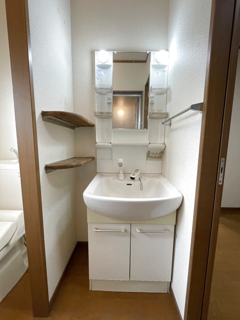 洗面設備　嬉しい独立洗面台付！忙しい支度もスムーズです！