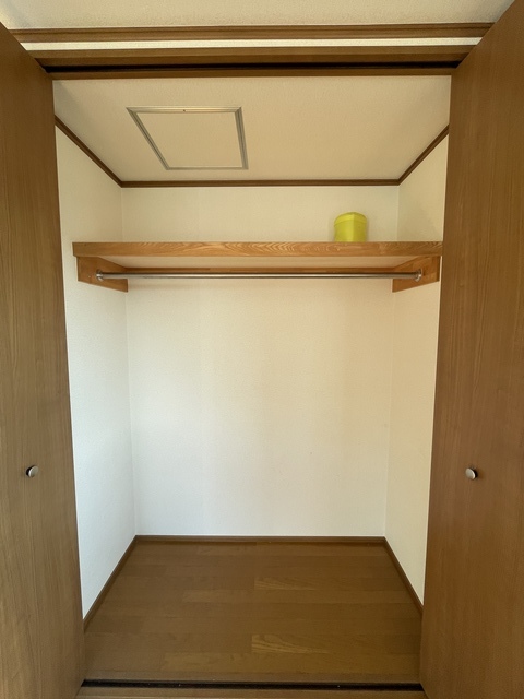 収納　ポール付きの収納！沢山のお洋服が掛けられます♪