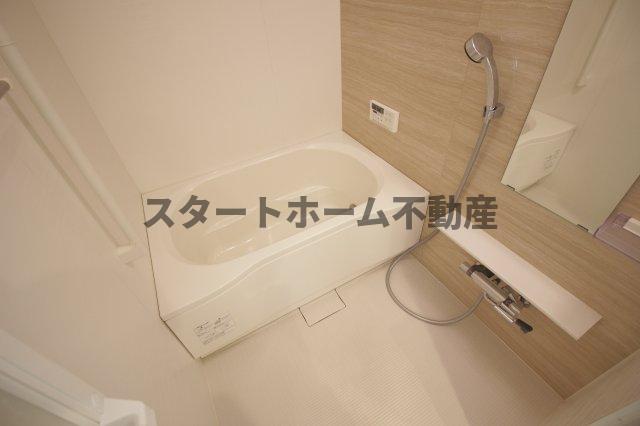 バス・シャワールーム　コンパクトで使いやすいお風呂です