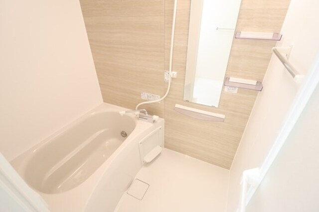 バス・シャワールーム　追い焚き給湯式浴室（浴室換気乾燥機付）