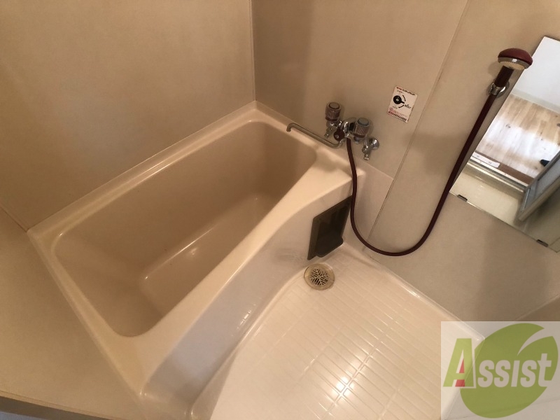 バス・シャワールーム　お風呂になります。一日の疲れを癒してくださいね。