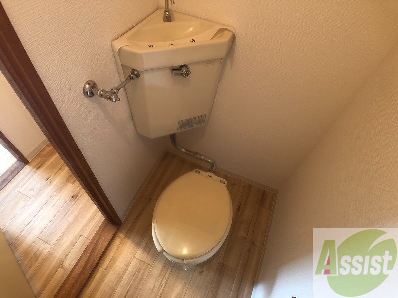 トイレ　こちらはトイレです。清潔感があり、安心して使用できます。