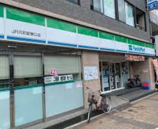 コンビニ　ファミリーマート（コンビニ）まで50m