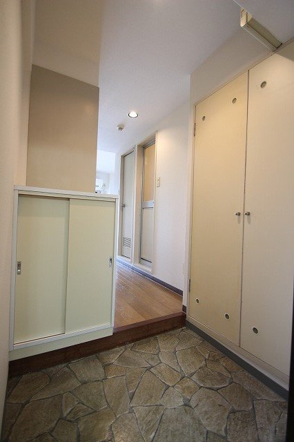 玄関　同物件、別号室のものです。