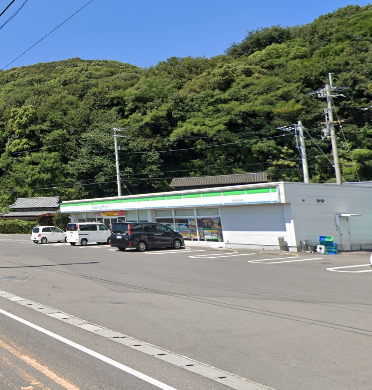 コンビニ　ファミリーマート観音寺流岡店（コンビニ）まで1687m