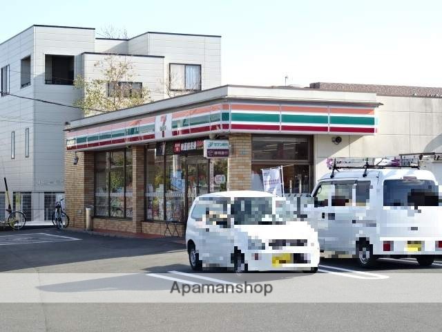 コンビニ　セブンイレブン（コンビニ）まで555m