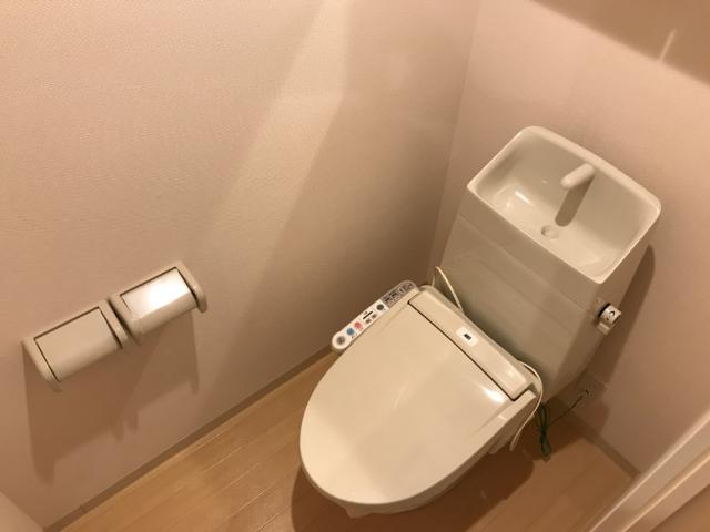 トイレ　冬も暖か温水暖房便座