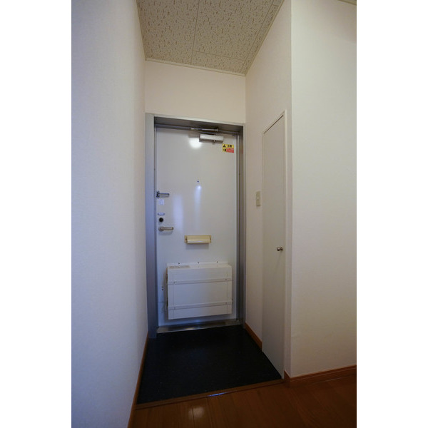 玄関　同じ建物の別のお部屋