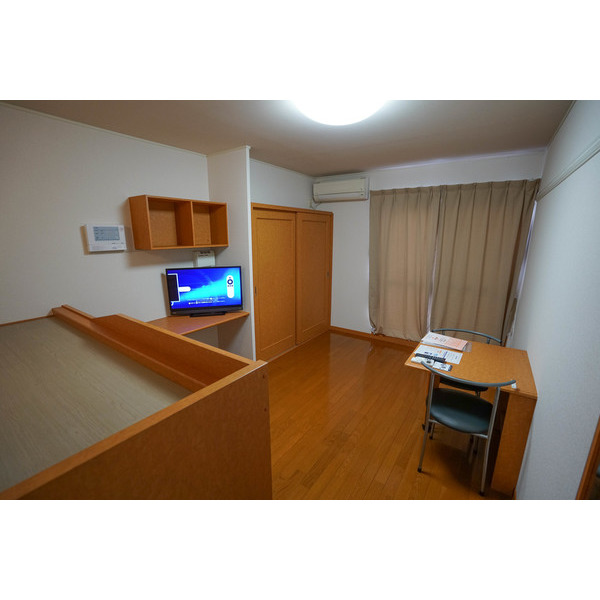 居室・リビング　同じ建物の別のお部屋