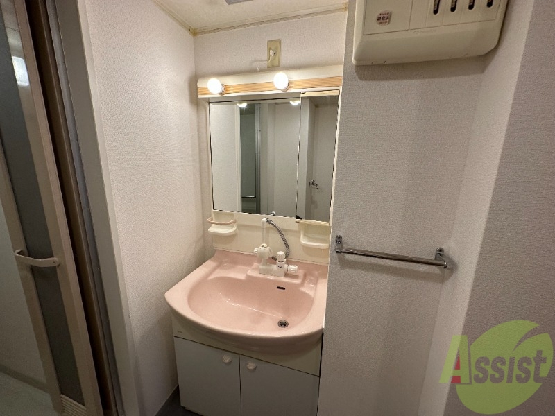 洗面設備　ピンクで可愛らしいですねー