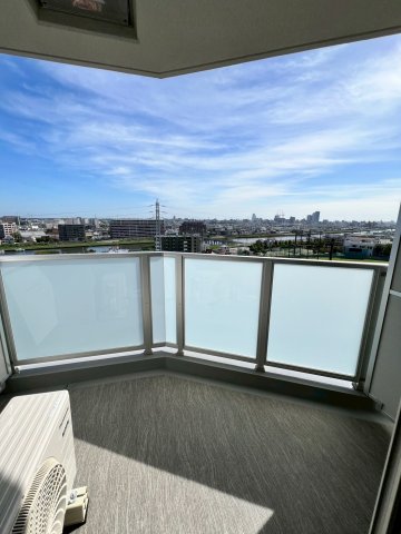 バルコニー　開放的で明るい空間を演出してくれるバルコニーです