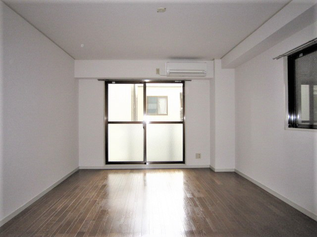 居室・リビング　写真は同マンションの別のお部屋のものになります