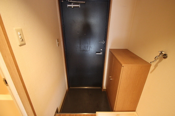 玄関　※他のお部屋の写真です。