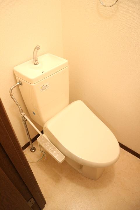トイレ　温水洗浄便座付き
