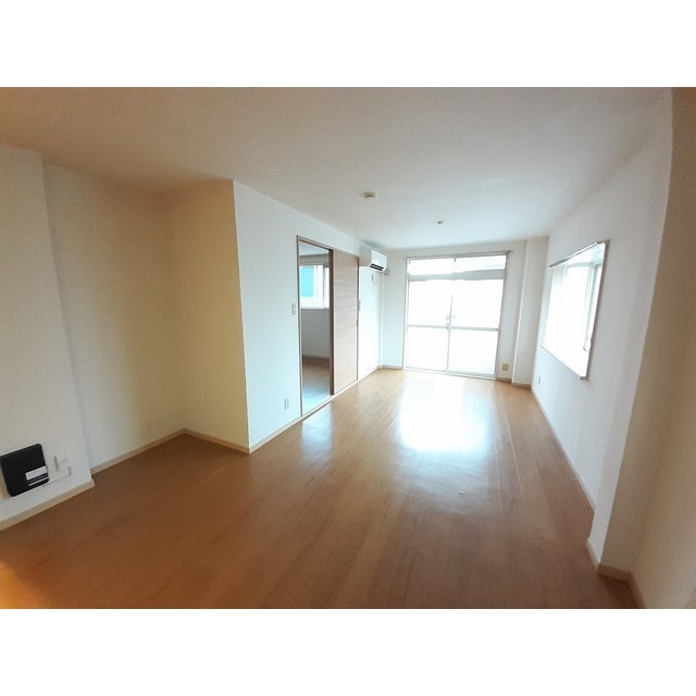 居室・リビング　※２階角部屋