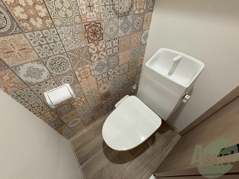トイレ　こちらはトイレになります。ウォシュレット機能付です。