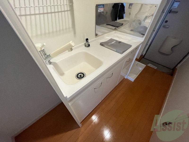 キッチン　キッチンはシンプルで、一人暮らしにはちょうど良いサイズ。