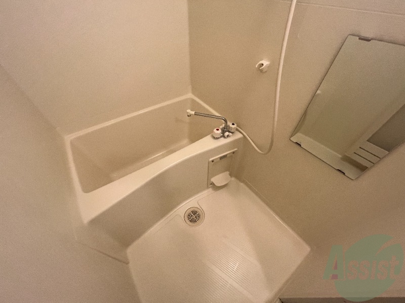 バス・シャワールーム　浴室は狭すぎず、シャワーも浴びやすそうです。